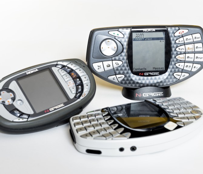 Kolme versiota Nokian N-Gagesta.