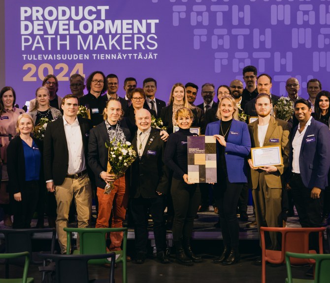 Tuotekehityspalkinnon voittajat yhteiskuvassa