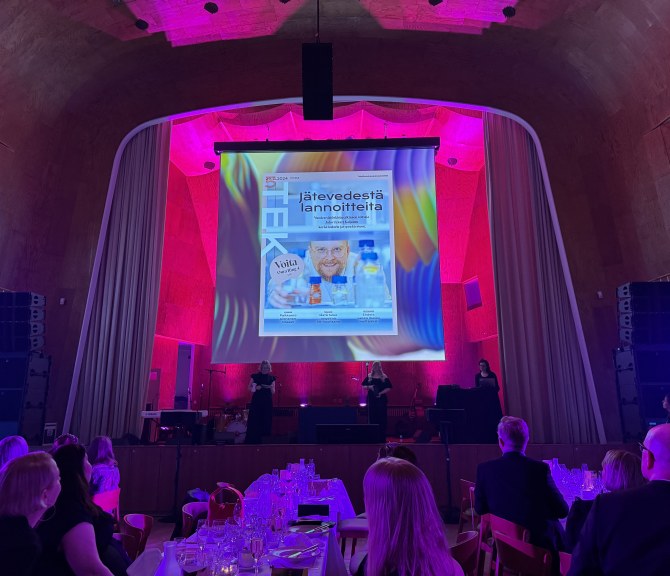 TEK-lehden kansi Editgaalassa