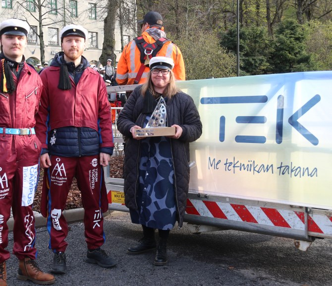 Mia Adolfsson ja Teekkarikomission edustajat.