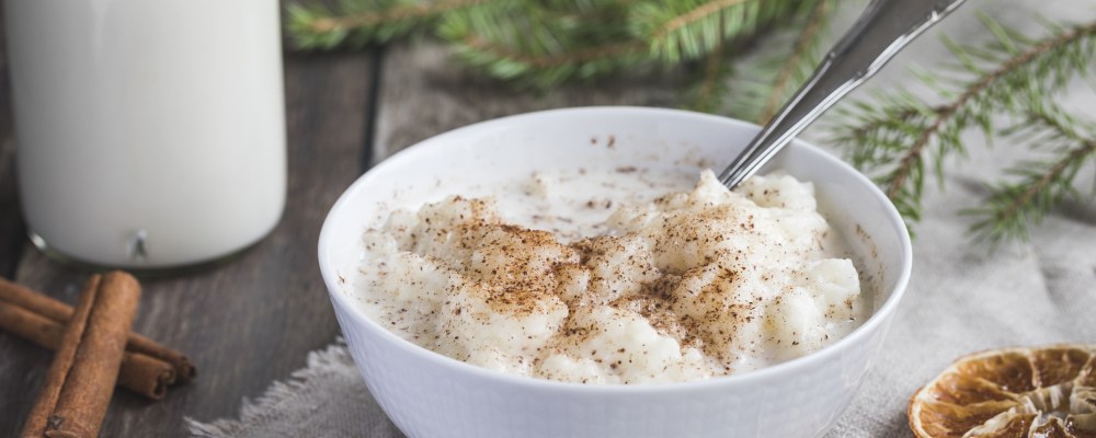 Joulupuuroa kulhossa.