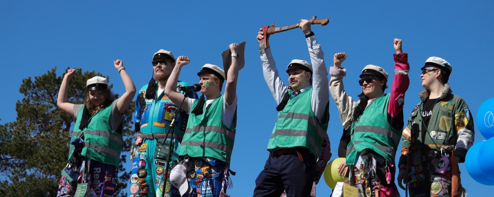 Tempausesikuntalaisia auringossa.