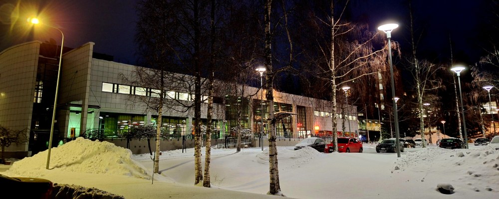 Lappeenrannan Ylioppilastalo kuvattuna talvella ulkoapäin.