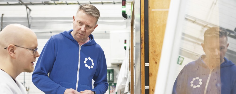 Anton Kontunen ja Kimmo Jokinen laboratoriossa.