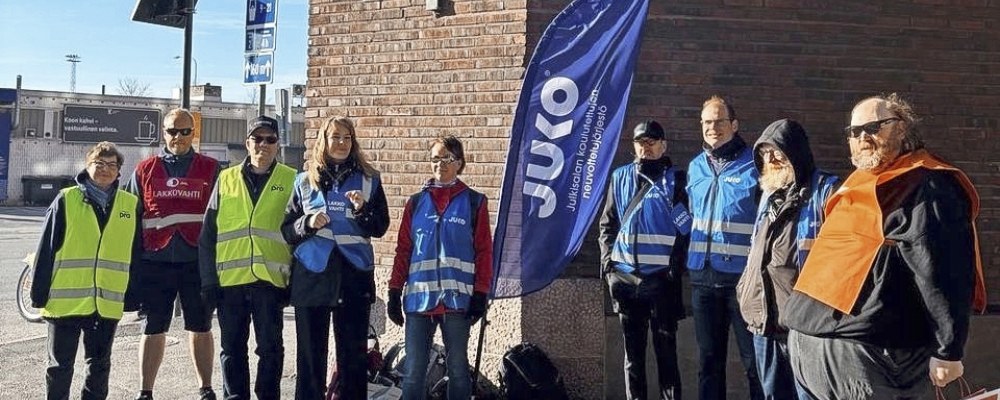 Lakkovahteja ulkona.