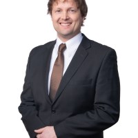 Tomi Kaunismäki (kd.), lääkärikeskuksen toimitusjohtaja.