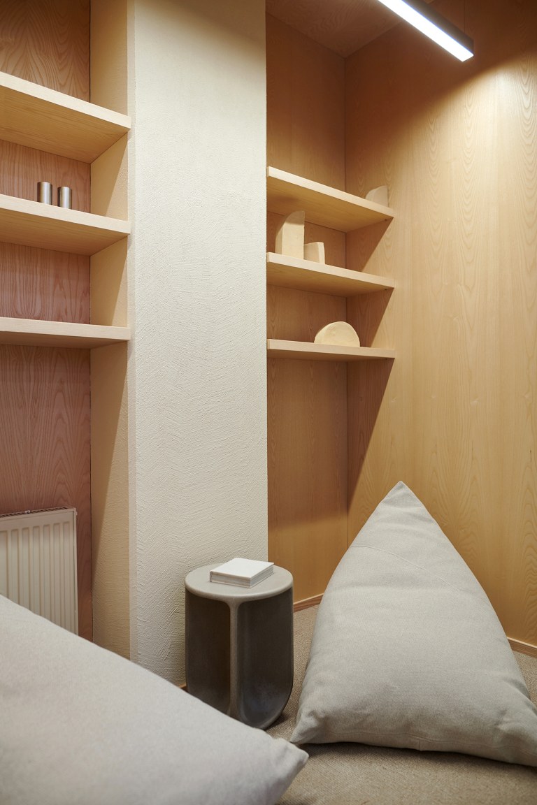 Yleiskuvaa TEK Loungesta.