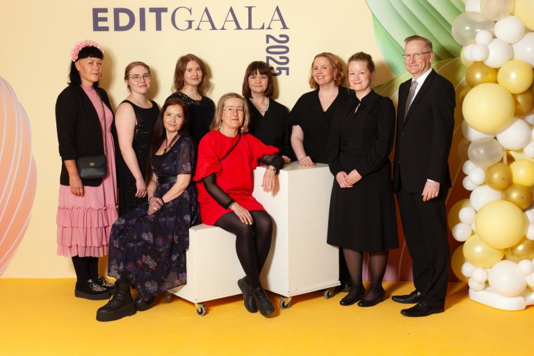 Joukko TEK-lehden tekijöitä.