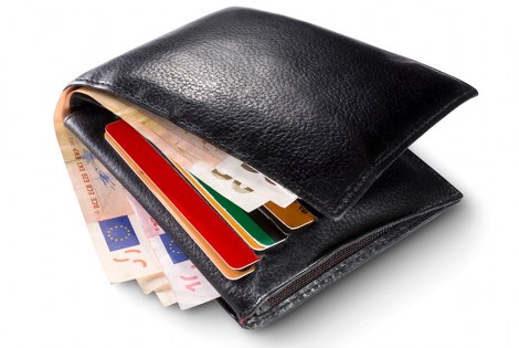 Lompakko täynnä rahaa.