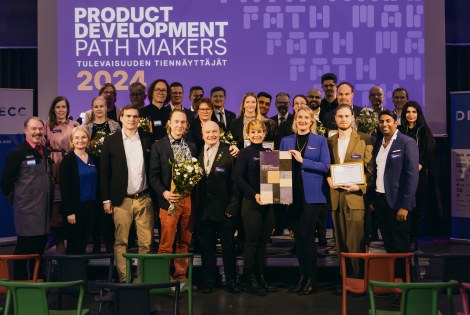 Tuotekehityspalkinnon voittajat yhteiskuvassa