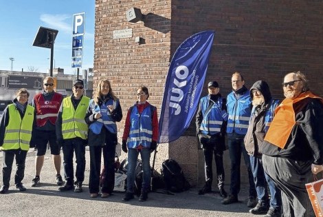 Lakkovahteja ulkona.