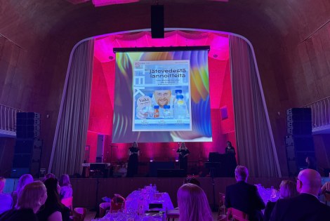 TEK-lehden kansi Editgaalassa